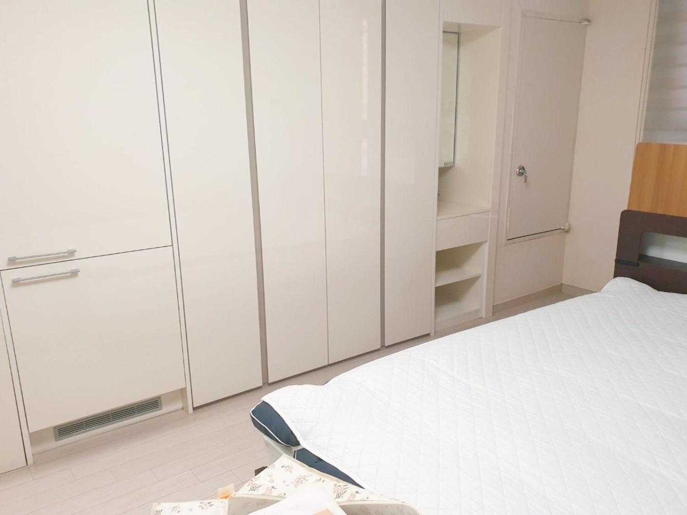 อพาร์ทเม้น 2519#gangnam Urban Vogue #top-rated Unit # All-new Furniture & Peaceful Vibe#sinnonhyeon 1min *